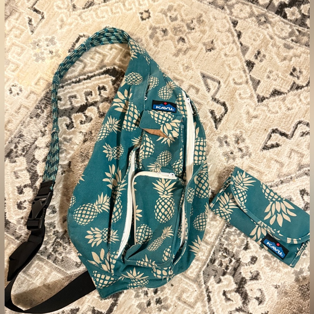 Kavu bag with matching wallet